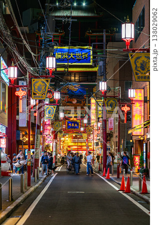 【神奈川県】煌びやかな雰囲気がある夜の横浜中華街 138029062