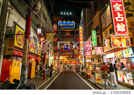 【神奈川県】煌びやかな雰囲気がある夜の横浜中華街 【神奈川県】煌びやかな雰囲気がある夜の横浜中華街 138029068
