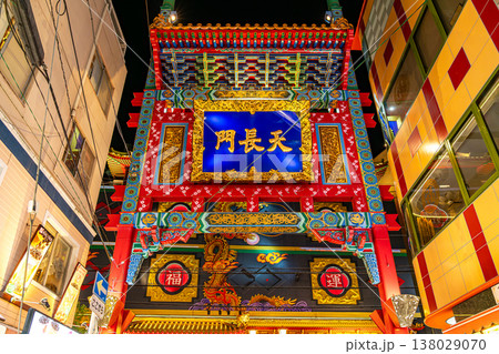 【神奈川県】煌びやかな雰囲気がある夜の横浜中華街 138029070