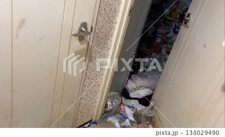 ゴミ屋敷 ゴミ屋敷 138029490
