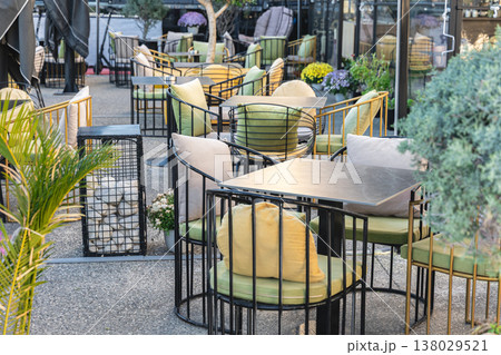 Charming Street Cafe with Cozy Patio Seating in a Vibrant Urban Setting Charming Street Cafe with Cozy Patio Seating in a Vibrant Urban Setting 138029521