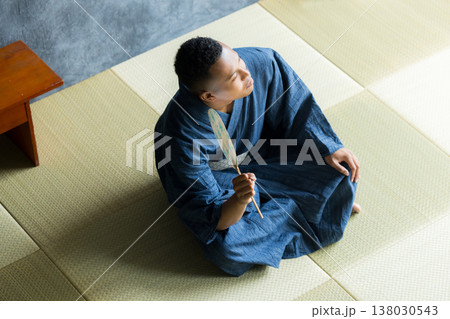 浴衣を着た外国人男性 浴衣を着た外国人男性 138030543