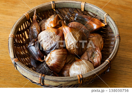 黒にんにく 138030756