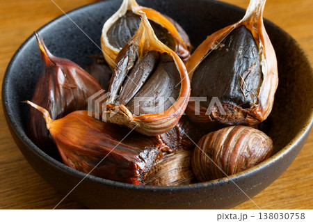 黒にんにく 138030758