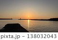 海に沈む夕日 138032043