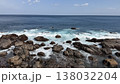 岩場のある海岸 138032204