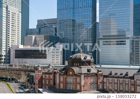 【東京都】青空が広がる春の東京駅と高層ビル群(令和8年3月) 【東京都】青空が広がる春の東京駅と高層ビル群(令和8年3月) 138033272