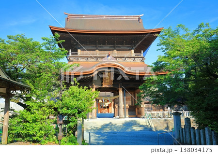 【熊本県】快晴の阿蘇神社(楼門) 【熊本県】快晴の阿蘇神社(楼門) 138034175