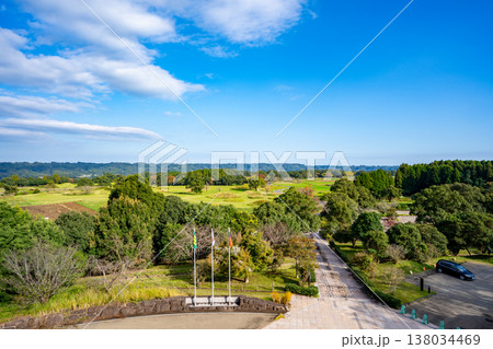 宮崎県立西都原考古博物館から見る西都原古墳群の風景 宮崎県立西都原考古博物館から見る西都原古墳群の風景 138034469