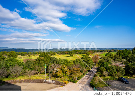 宮崎県立西都原考古博物館から見る西都原古墳群の風景 138034470