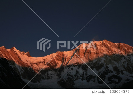 夕日のアンナプルナI 138034573