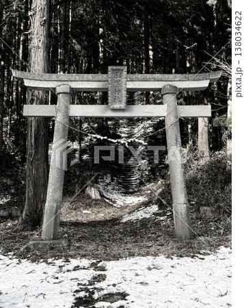 福島県白河市・雪が残る新地山羽黒神社 福島県白河市・雪が残る新地山羽黒神社 138034622