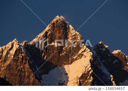 夕焼けのローツェ 138034657