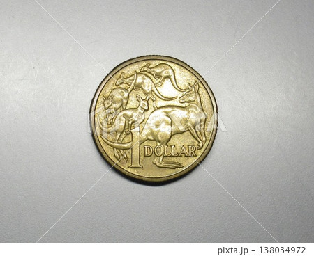 オーストラリアで1985年に発行された1ドル硬貨 138034972