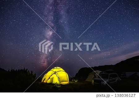 Tourist camping near the sea under the night sky with milky way. 138036127