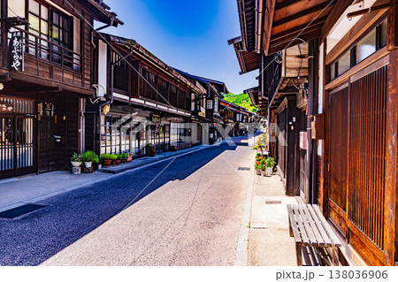 長野県　奈良井宿・古い町並み 138036906
