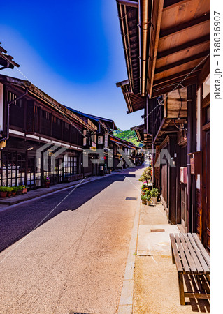 長野県　奈良井宿・古い町並み 138036907