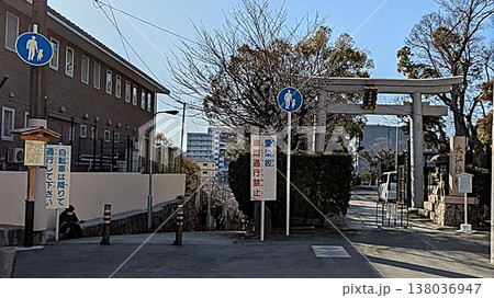 大阪天王寺区夕陽丘の大江神社と愛染坂 138036947