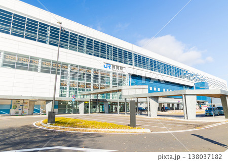 日本の駅舎 JR西日本・ハピラインふくい 敦賀駅東口(やまなみ口) 日本の駅舎 JR西日本・ハピラインふくい 敦賀駅東口(やまなみ口) 138037182
