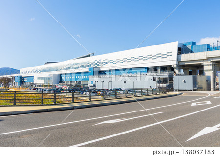 日本の駅舎　JR西日本・ハピラインふくい　敦賀駅東口（やまなみ口） 138037183