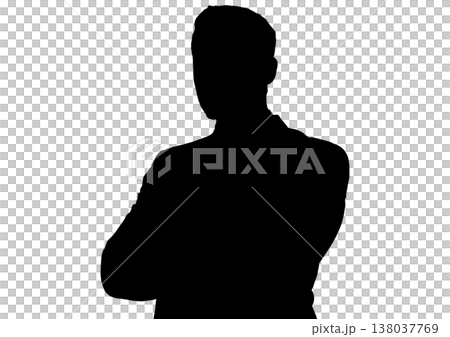 一名男子雙臂交叉的剪影影像。 138037769