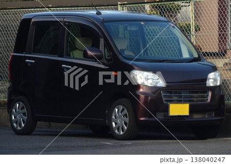 駐車場に停めた車 138040247