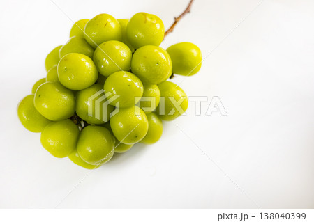 Fresh green grape Shine Muscat on a white background 138040399