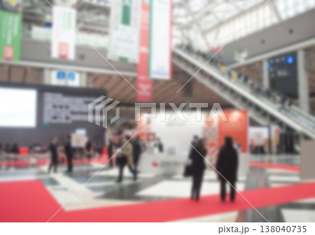 国際展示場 展示会場 イベント会場 受付 人々 ボケ 国際展示場 展示会場 イベント会場 受付 人々 ボケ 138040735