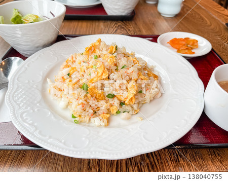 卵と野菜と海鮮の炒飯。 卵と野菜と海鮮の炒飯。 138040755