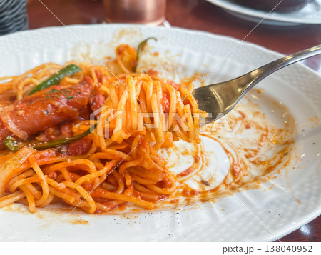 日本のパスタ料理。洋食屋のナポリタン。 日本のパスタ料理。洋食屋のナポリタン。 138040952