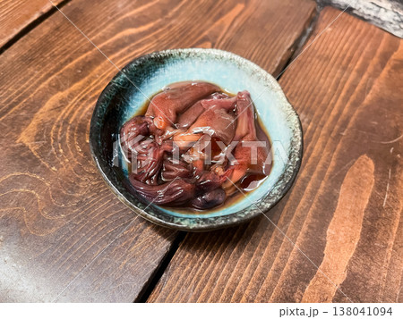 ホタルイカの沖漬け。富山県で有名なホタルイカを醤油で漬けた料理。 ホタルイカの沖漬け。富山県で有名なホタルイカを醤油で漬けた料理。 138041094