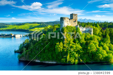 Panoramic view of castle in Niedzica by lake Czorsztyn, Poland 138041599