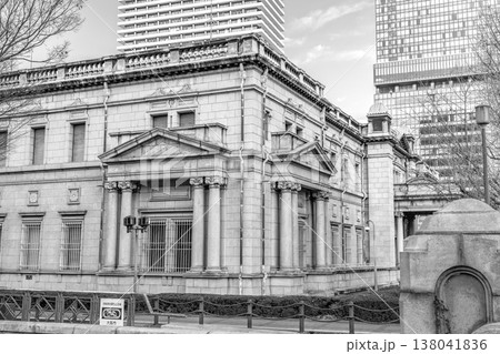 日本銀行（大阪支店旧館）　大阪レトロビルめぐり　新聞、雑誌用 138041836