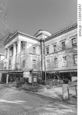 大阪府立中之島図書館（重要文化財）ネオ・ルネサンス様式　大阪レトロビルめぐり　新聞、雑誌用 138041847