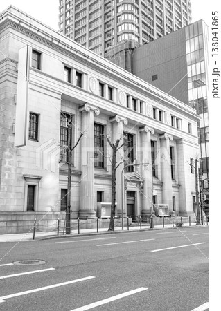 三井住友銀行大阪中央支店（旧三井銀行）　大阪レトロビルめぐり　新聞、雑誌用 138041865