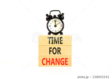 Time for change symbol. Concept words Time for change on beautiful wooden blocks. Beautiful white background. Black alarm clock. Business and time for change concept. Copy space. 138043241