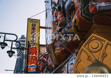 [新世界]大阪の下町の風景 138046653