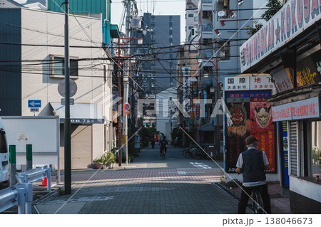 [新世界]大阪の下町の風景 138046673