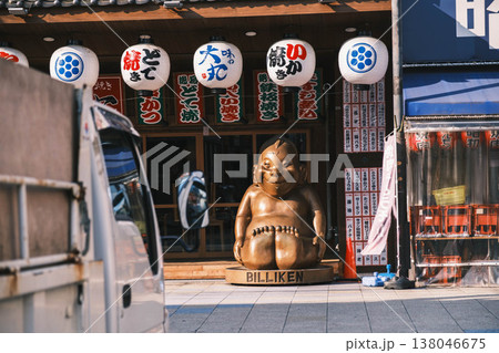 [新世界]大阪の下町の風景 138046675