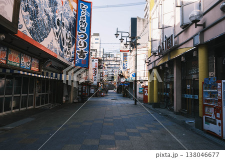 [新世界]大阪の下町の風景 138046677