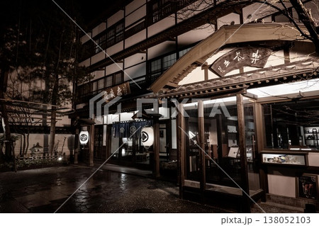 群馬県 湯けむりの草津温泉の風景 群馬県 湯けむりの草津温泉の風景 138052103