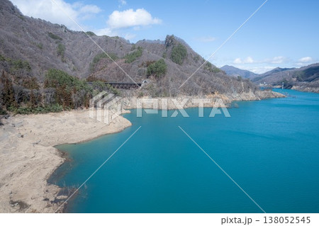 群馬県　奥四万湖の春の風景 138052545