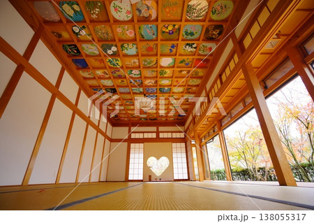 京都正寿院・ハートの窓と天井絵がある客殿 京都正寿院・ハートの窓と天井絵がある客殿 138055317