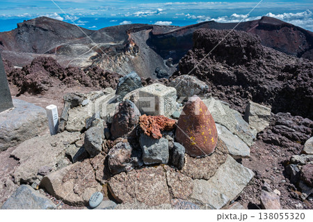 日本最高峰富士山剣ヶ峰の三角点 日本最高峰富士山剣ヶ峰の三角点 138055320