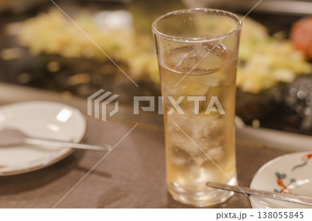 鉄板料理とハイボール 居酒屋 飲み会 鉄板料理とハイボール 居酒屋 飲み会 138055845