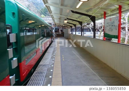南海 極楽橋駅の観光列車 天空の停車場線(和歌山県高野町) 南海 極楽橋駅の観光列車 天空の停車場線(和歌山県高野町) 138055850