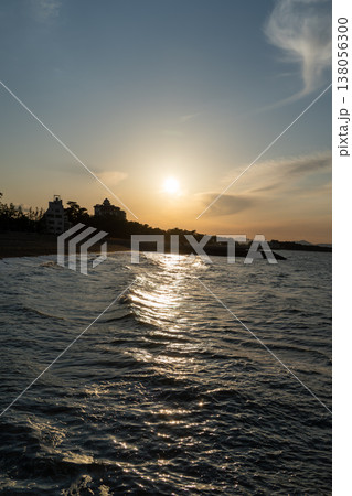 海に沈む夕日 海に沈む夕日 138056300