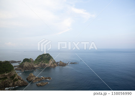 佐多岬展望台から望む佐多岬灯台 佐多岬展望台から望む佐多岬灯台 138056990