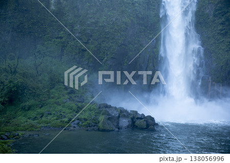 朝の雄川の滝 朝の雄川の滝 138056996