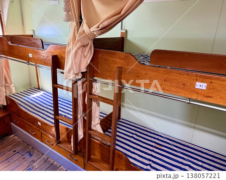 海王丸パークに帆船海王丸、新湊大橋、残雪の立山連峰を望む富山の絶景 138057221